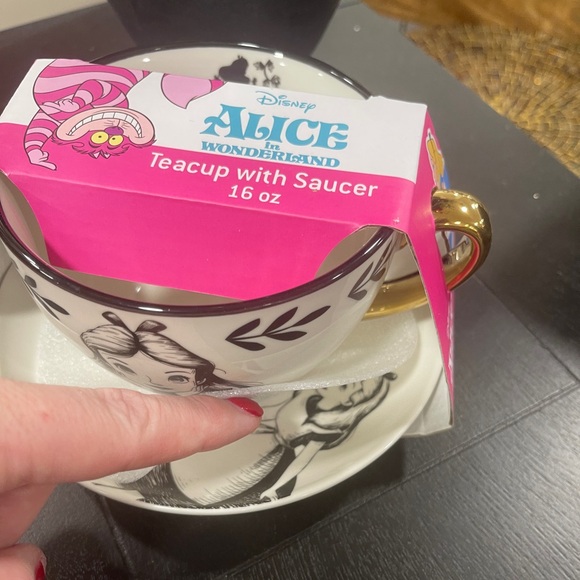 Disney Alice in Wonderland Black & White Ceramic Tea Cup & Saucer Set NWT - Picture 2 of 5